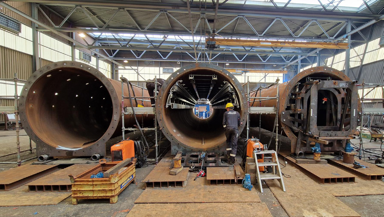 Figure 28: The assembly of guideway tracks and internals using an assembly jig at Mercon in Gorinchem.