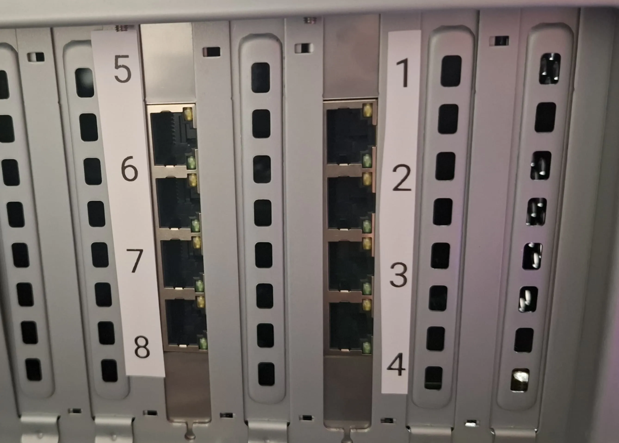 Pro8 server sensors port